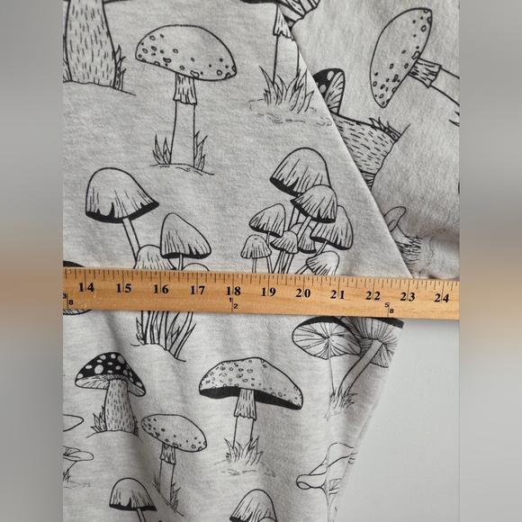 LA SOUL Gray and Black Mushroom Print Sweatshirt Womens Size 1X - Picture 10 of 11